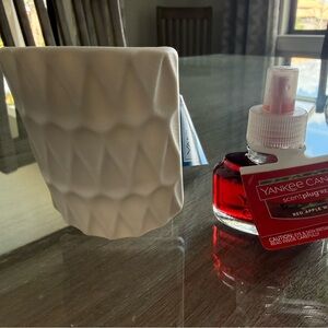 Yankee Candle White ScentPlug with Red Apple Wreath Fragrance